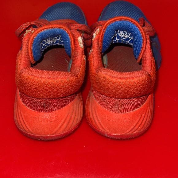 Adidas Donovan Mitchell’s “don 1”Spider-Man” edition Kids size 13 - Picture 4 of 8